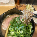 濃厚らーめん 驚麺屋的实拍图