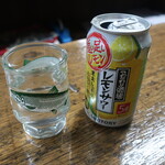 立ち飲み酒場 石川源蔵商店的实拍图