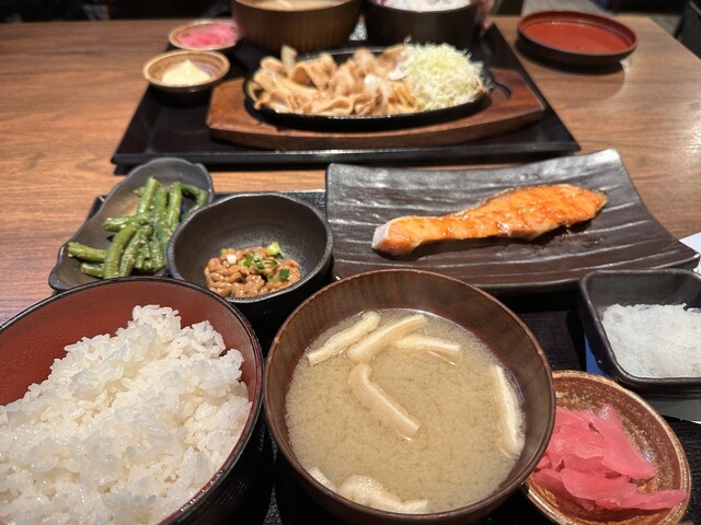 炭火焼干物定食 しんぱち食堂 エミオ田無店的實拍高清圖