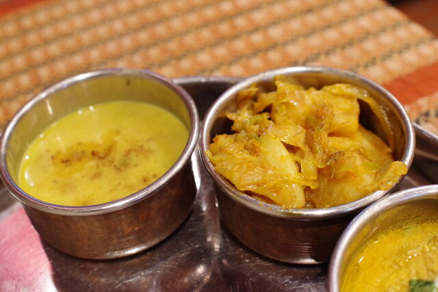 ベンガル料理プージャー的实拍高清图