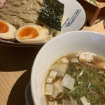 本田麺業 神田西口駅前店的實拍圖
