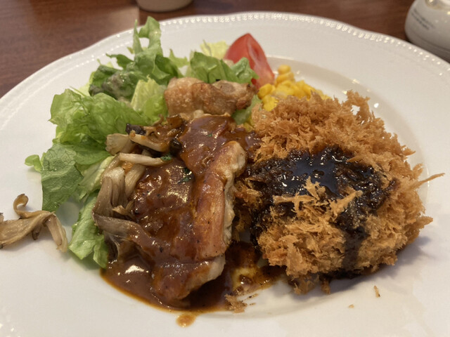 ロイヤルホスト 東新宿駅前店的實拍高清圖