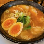 ワンタンメンの満月 三鷹店的实拍图