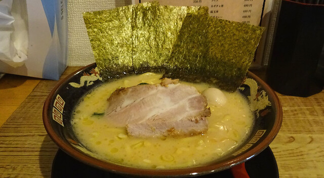 横濱家系ラーメン 神山 松屋町店的实拍高清图