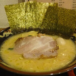 横濱家系ラーメン 神山 松屋町店的实拍图