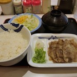 松屋 府中店的实拍图