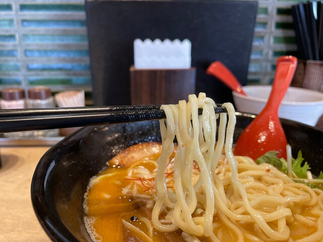 俺の創作らぁめん 極や 神田 神保町店的實拍高清圖