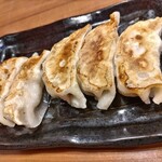 24時間 餃子酒場 目黒店的实拍图