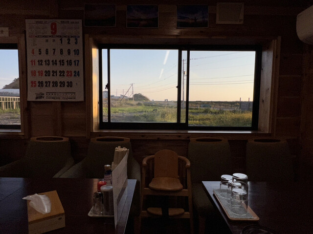 海小屋 夕陽的实拍高清图