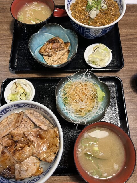 炭火焼豚丼 七凛茶屋坊ず的实拍高清图