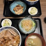 炭火焼豚丼 七凛茶屋坊ず的实拍图