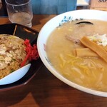 ラーメンの王道 北浜商店 金堀店的实拍图