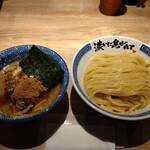 麺や兼虎 博多デイトス店的实拍图