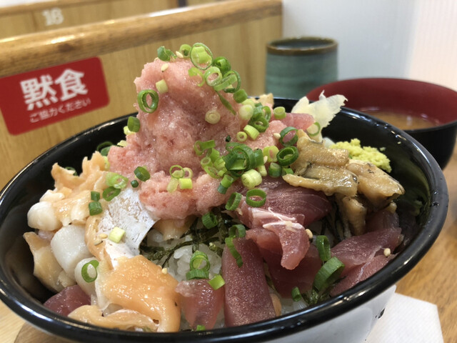 銀八丼 東大赤門前店的实拍高清图
