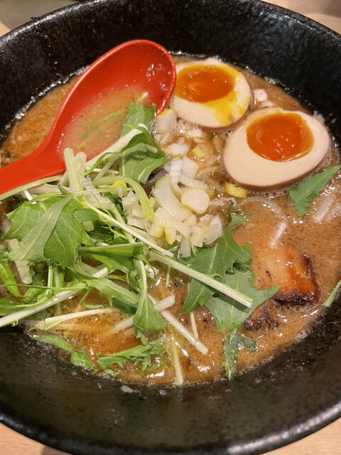 俺の創作らぁめん 極や 神田 神保町店的實拍高清圖