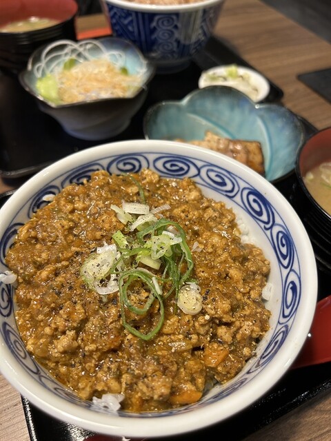 炭火焼豚丼 七凛茶屋坊ず的实拍高清图