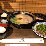 一蘭 中野店的实拍图