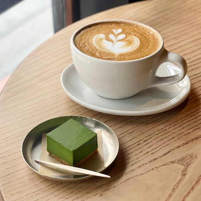 ブルーボトルコーヒー 京都六角カフェ的实拍高清图