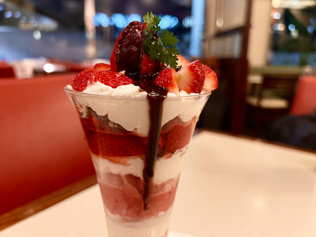 ロイヤルホスト 新宿三井ビル店的实拍高清图