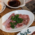 羊肉炭火焼 肉汁屋的實拍圖