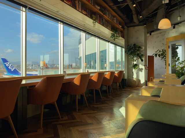 TSUTAYA BOOKSTORE CAFE LOUNGE 福岡空港店的實拍高清圖