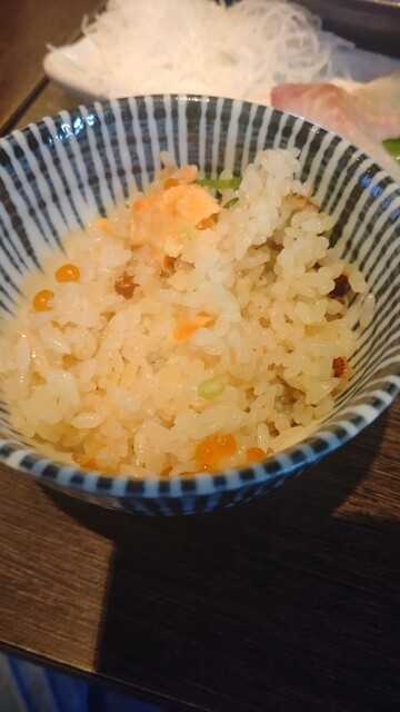 魚と旬菜と日本酒　炙りのどまん中的实拍高清图