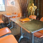 CAFE RESTAURANT GARAGE的实拍图