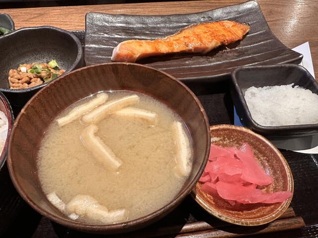 炭火焼干物定食 しんぱち食堂 エミオ田無店的實拍高清圖
