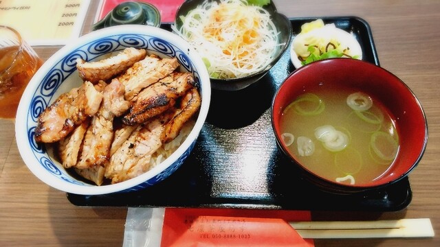 炭火焼豚丼 七凛茶屋坊ず的实拍高清图