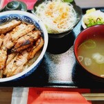 炭火焼豚丼 七凛茶屋坊ず的实拍图