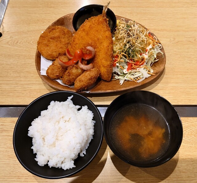 鉄板もんじゃ居酒屋 三代目土信田商店的實拍高清圖