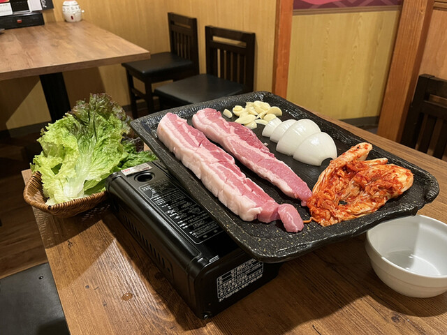 韓国料理豚ブザ 新宿店的實拍高清圖