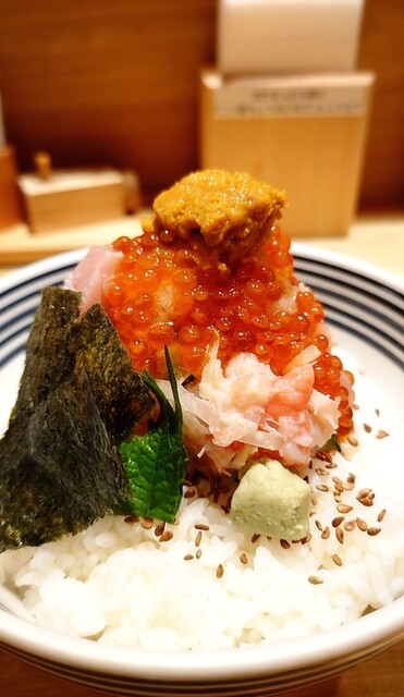 日本橋海鮮丼 つじ半 ミッドタウン店的實拍高清圖