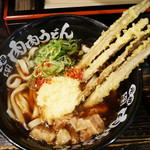 元祖肉肉うどん 中洲店的實拍圖