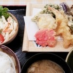 地下食堂 天輪的实拍图