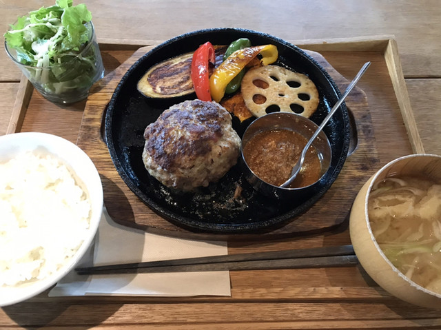 オンザテーブル的实拍高清图