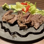 和牛×チーズ個室バル 肉の王様 天神大名店的实拍图