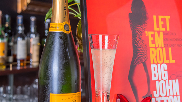 バー クラ クラ的实拍高清图