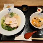 recommendations for 博多鶏ソバ 華味鳥 阪急梅田本店