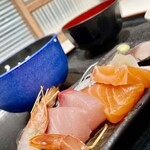 海鮮丼の駅前 阪神梅田店的实拍图