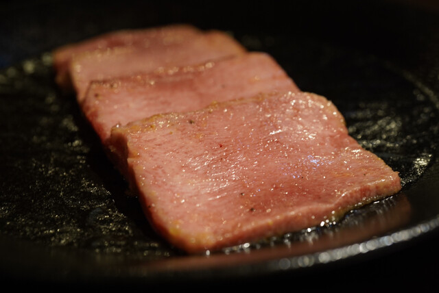 黒毛和牛焼肉 白か黒的實拍高清圖