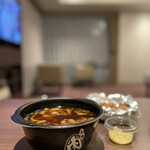 元祖肉肉うどん 中洲店的實拍圖