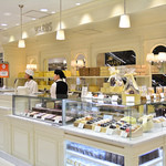 HARBS 大丸梅田テイクアウトショップ的實拍圖