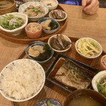 八百屋とごはん うらや 本店的實拍圖