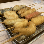 串かつじゃんじゃん 本町店的实拍图