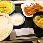 松屋 府中店的实拍图