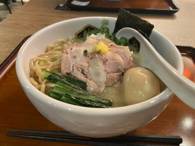 真鯛らーめん 麺魚 秋葉原UDX秋葉原拉麺劇場店的实拍高清图