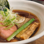 サッポロ ラーメン ハチ的实拍图