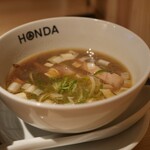 本田麺業 神田西口駅前店的實拍圖