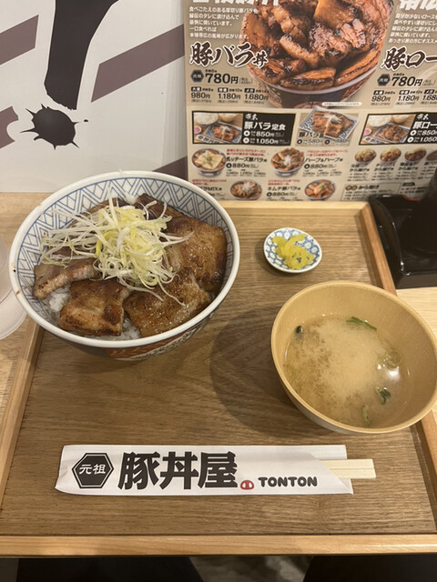 元祖豚丼屋 TONTON 船場センタービル10号館店的实拍高清图